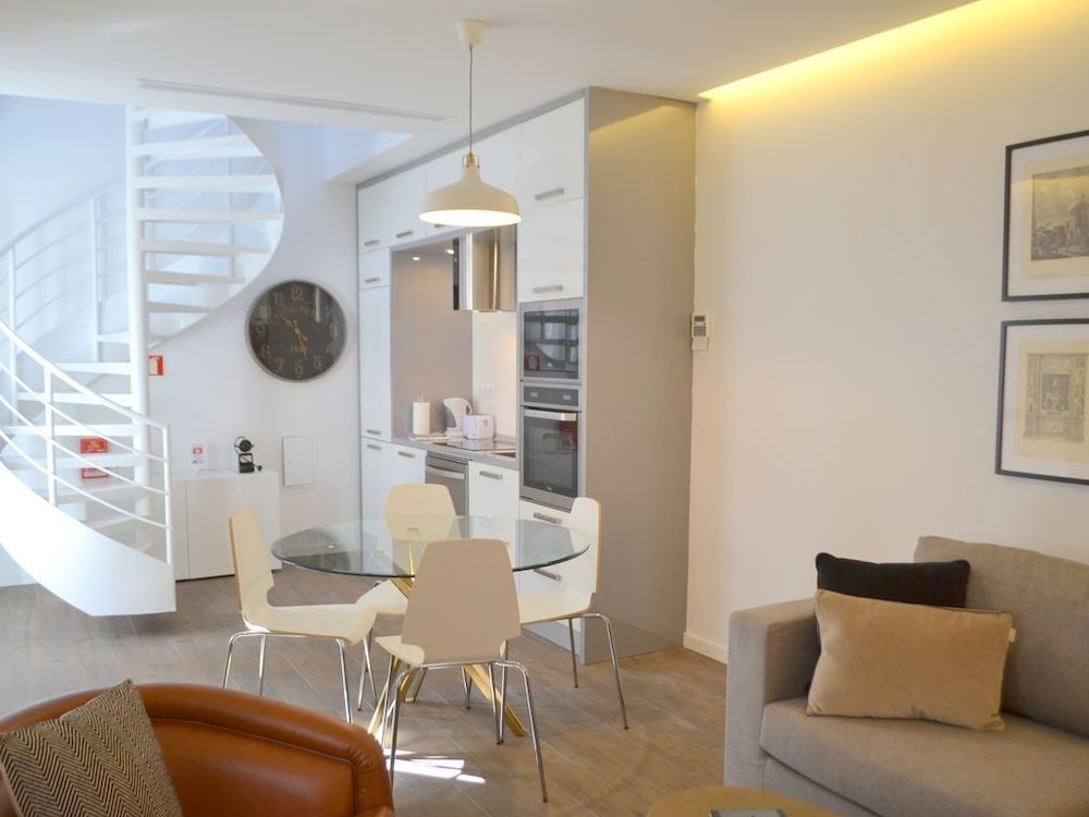 객실 내 식사 공간