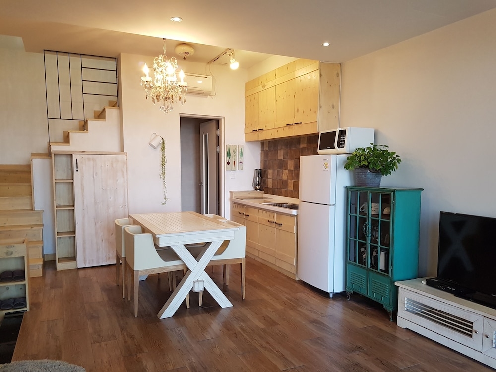 객실 내 식사 공간