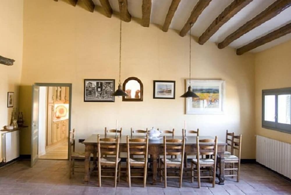 객실 내 식사 공간