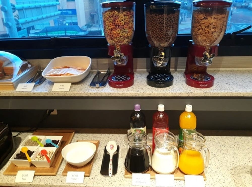 뷔페 아침 식사