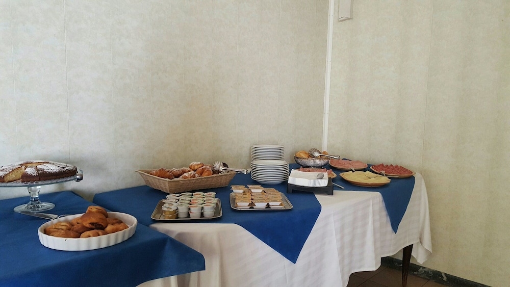 뷔페 아침 식사