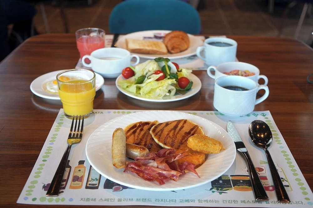 뷔페 아침 식사