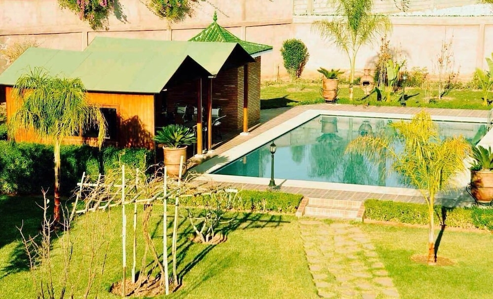 숙박 시설 정면