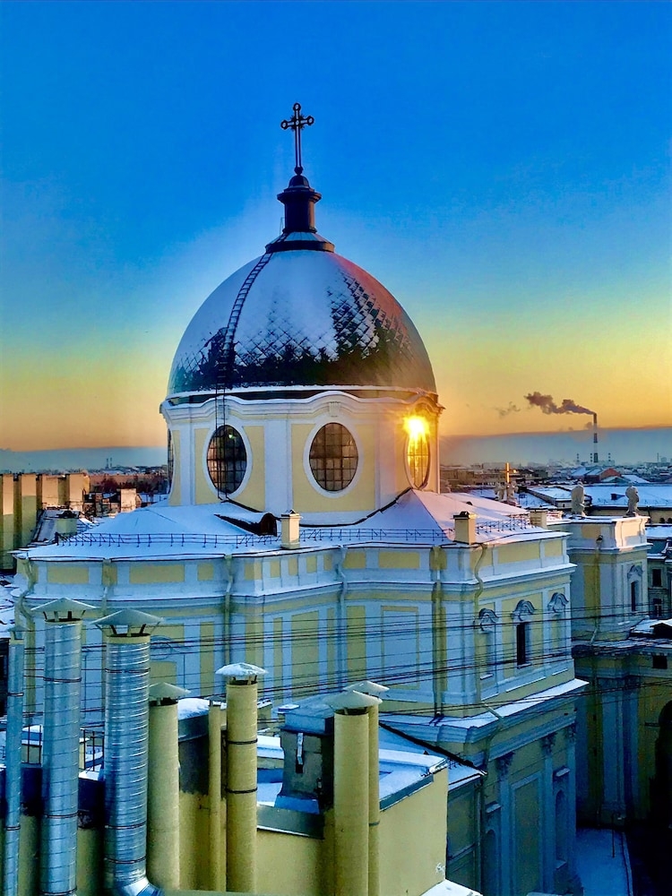 숙박 시설 정면 - 저녁/밤