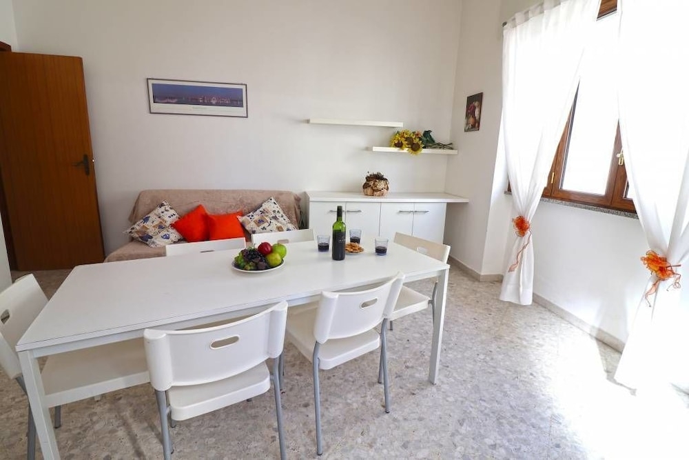 객실 내 식사 공간