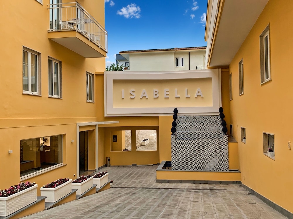 숙박 시설 입구