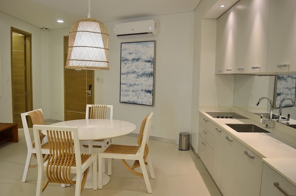 객실 내 식사 공간