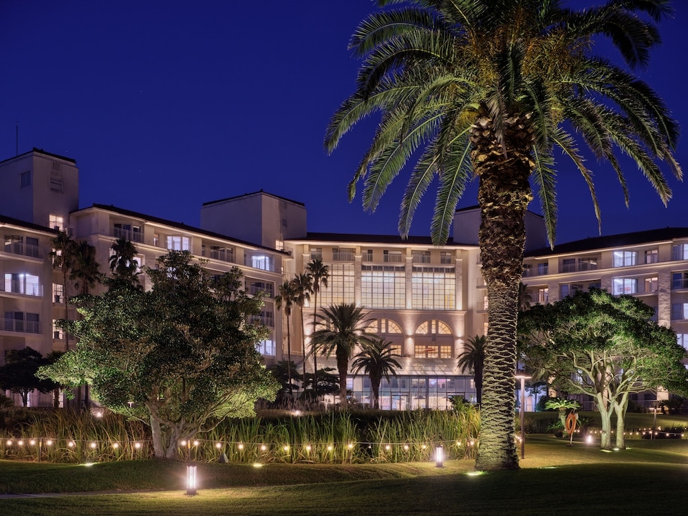 숙박 시설 정면 - 저녁/밤