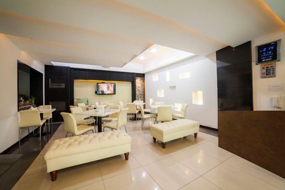 로비 좌석 공간