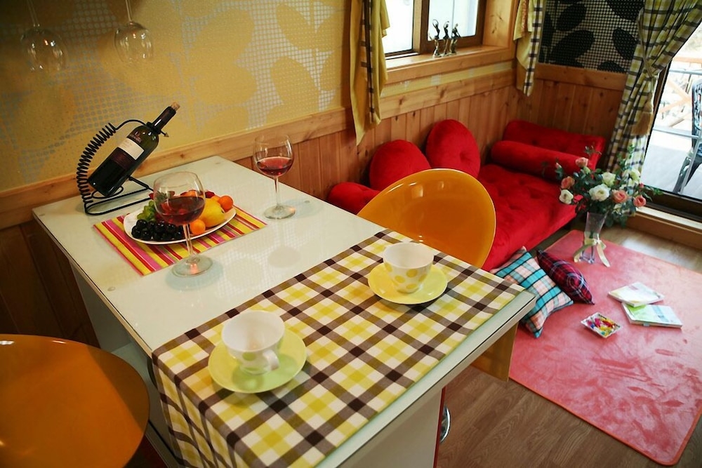 객실 내 식사 공간