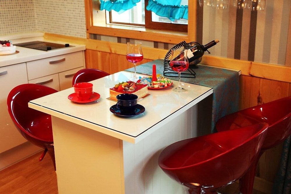 객실 내 식사 공간