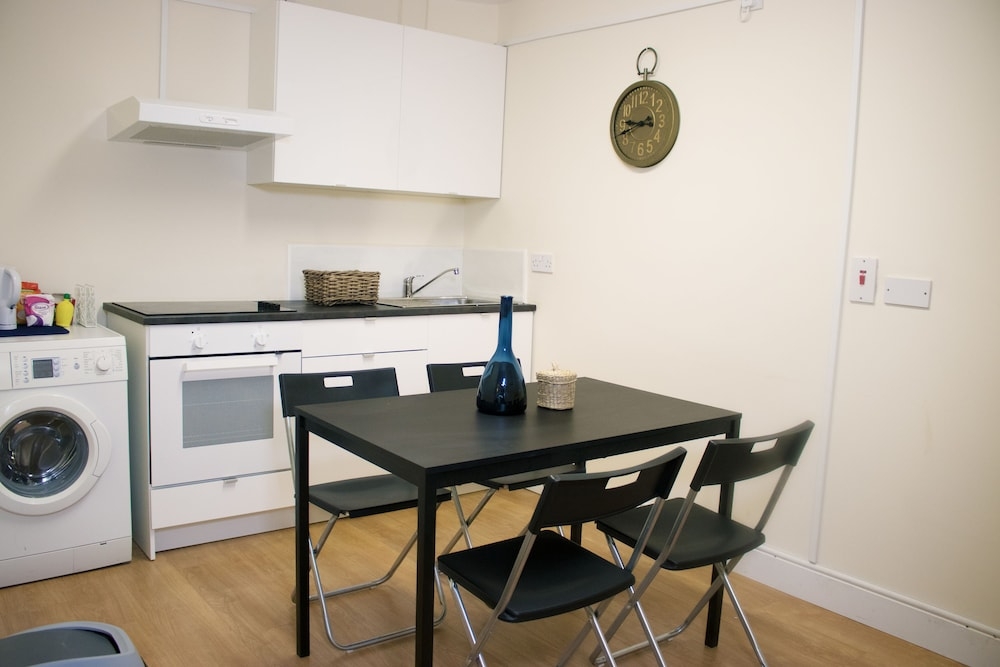 객실 내 식사 공간