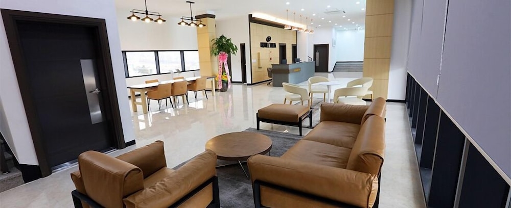 로비 좌석 공간