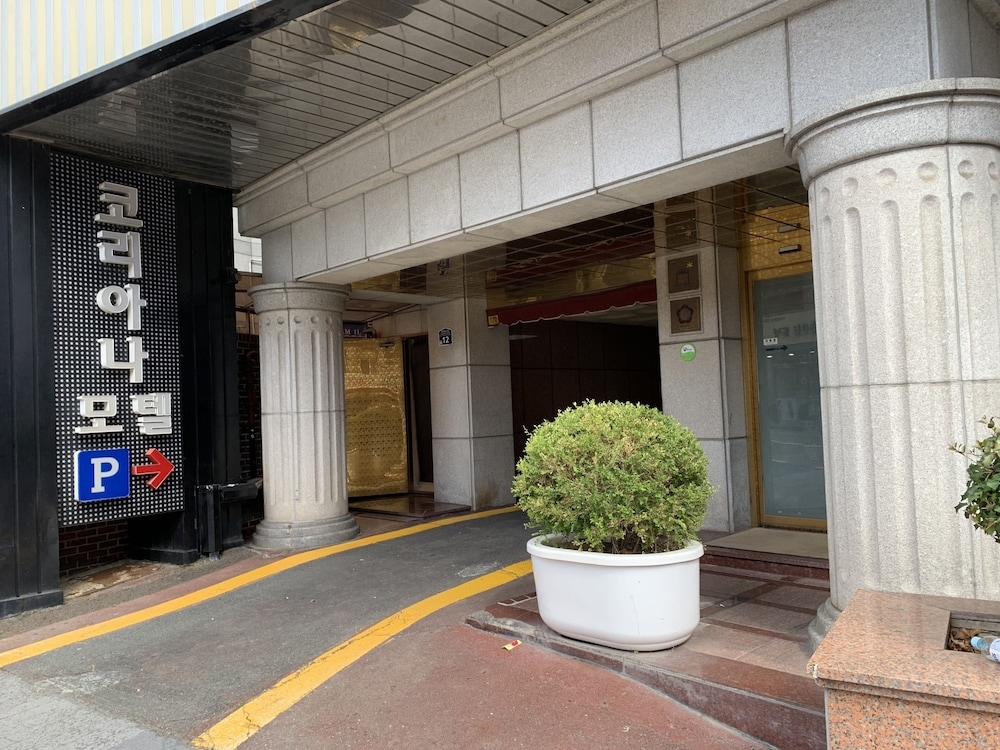 숙박 시설 입구