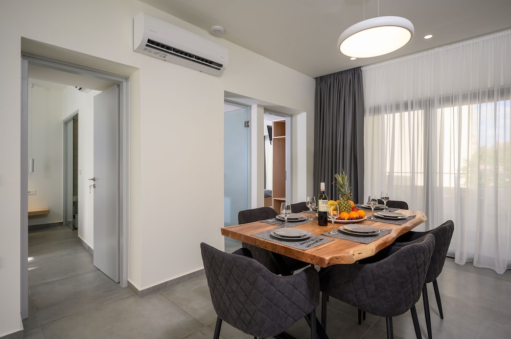 객실 내 식사 공간