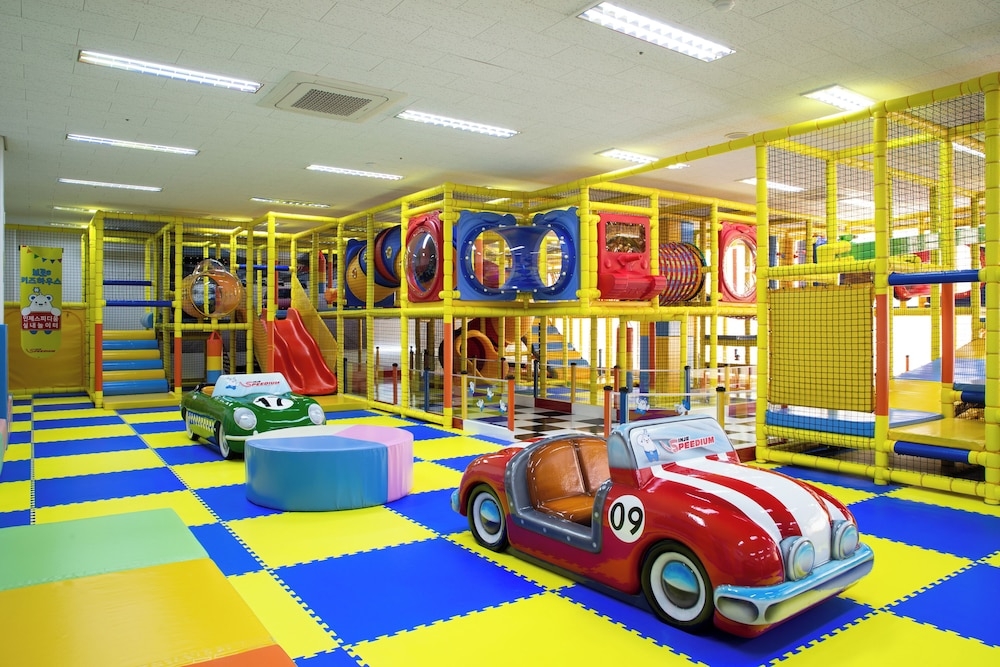 어린이 놀이 공간 - 실내