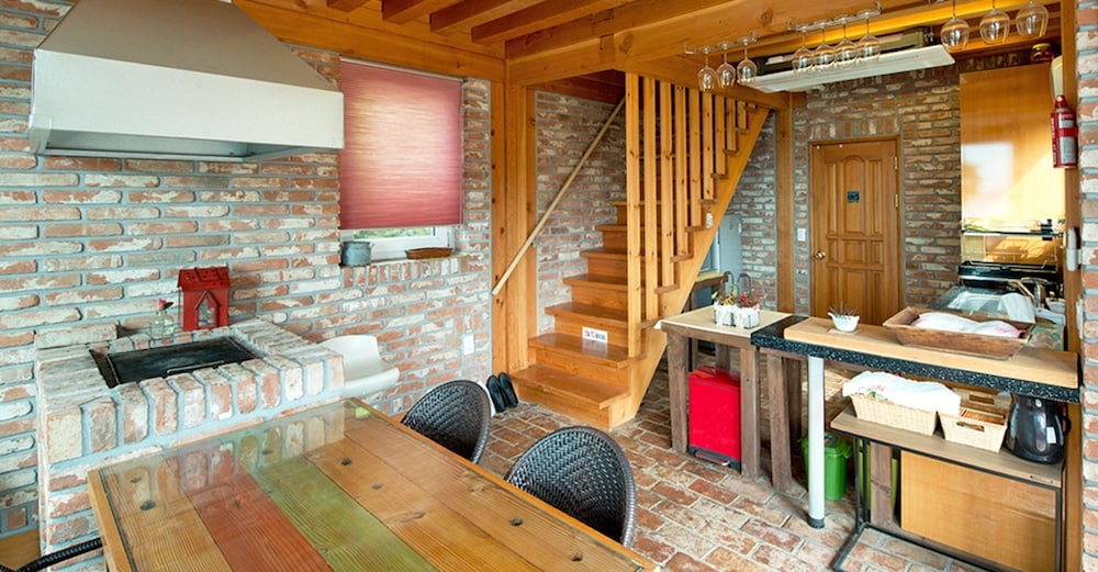 객실 내 식사 공간