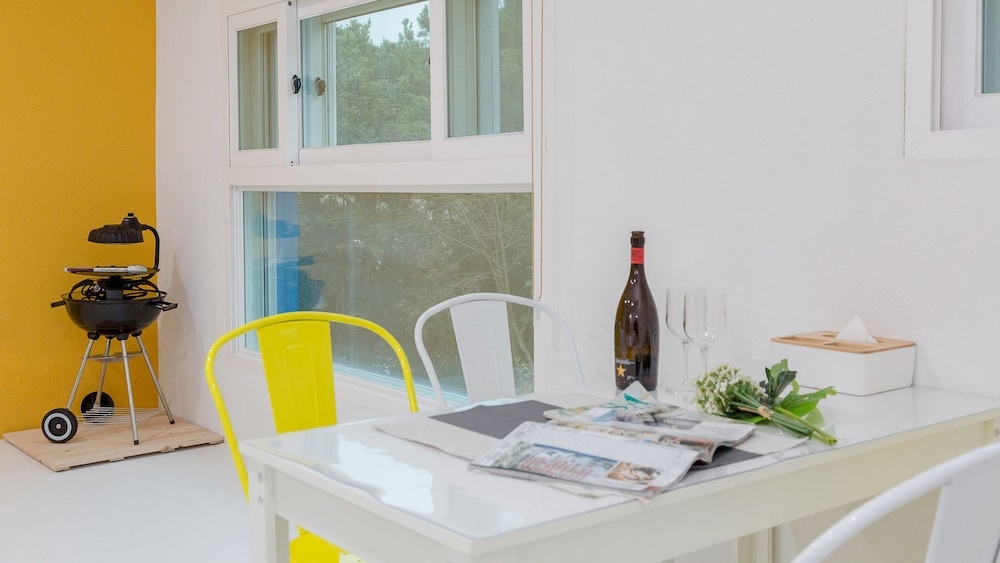 객실 내 식사 공간