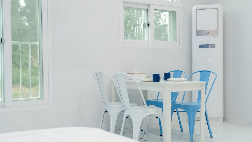 객실 내 식사 공간