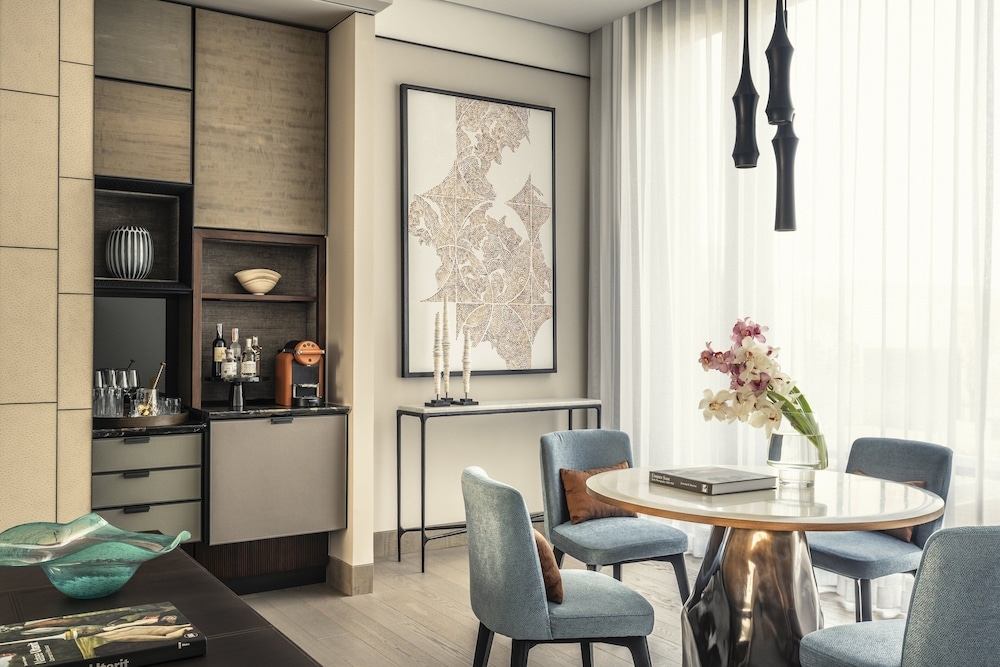 객실 내 식사 공간