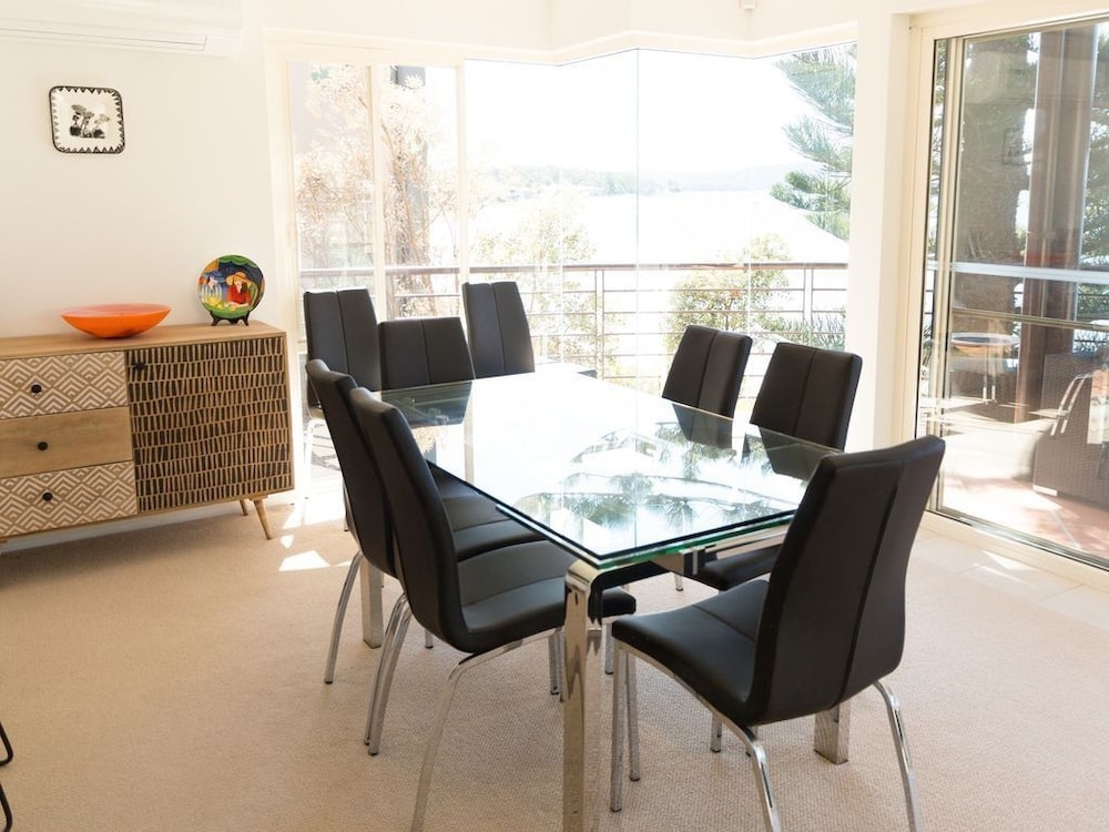 객실 내 식사 공간