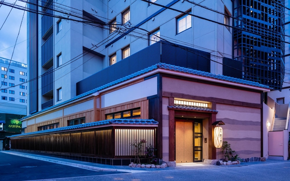 숙박 시설 입구