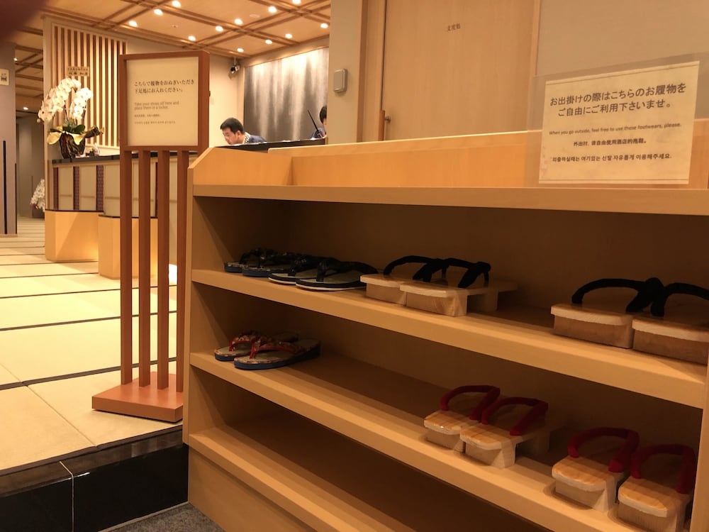 숙박 시설 입구