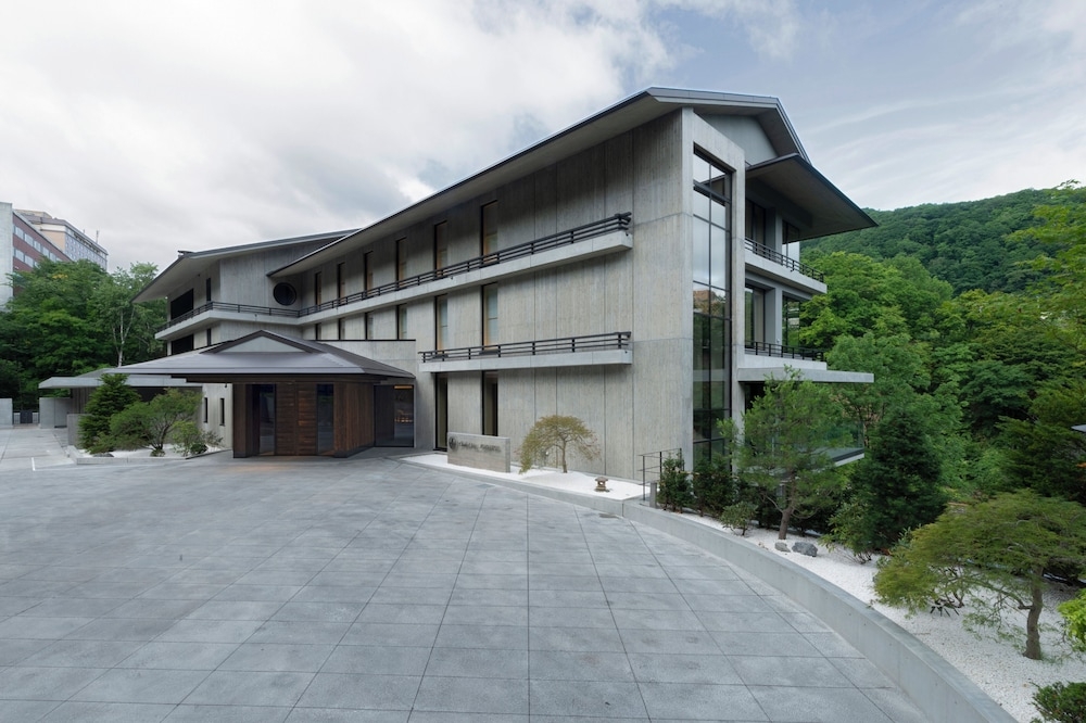 샬레 아이비 조잔케이