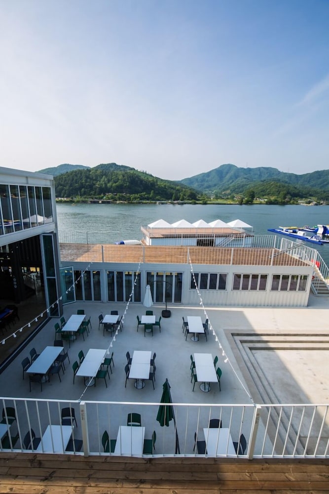 숙박 시설 정면