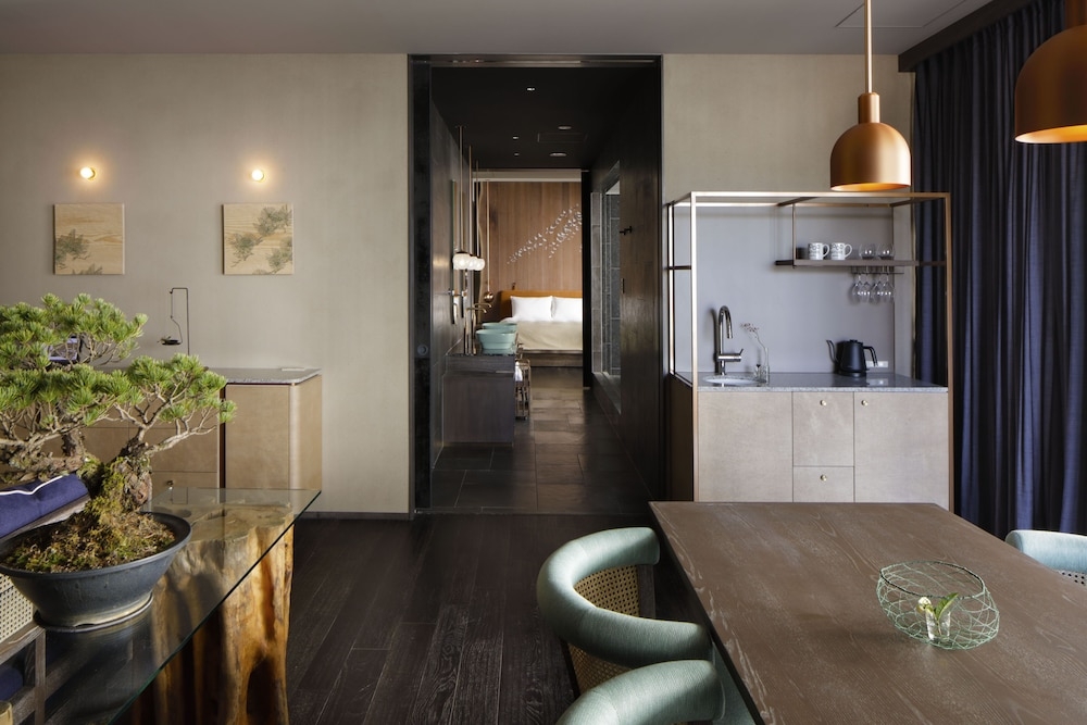 객실 내 식사 공간