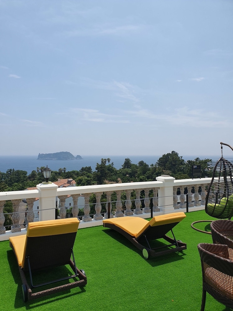 숙박 시설 정면