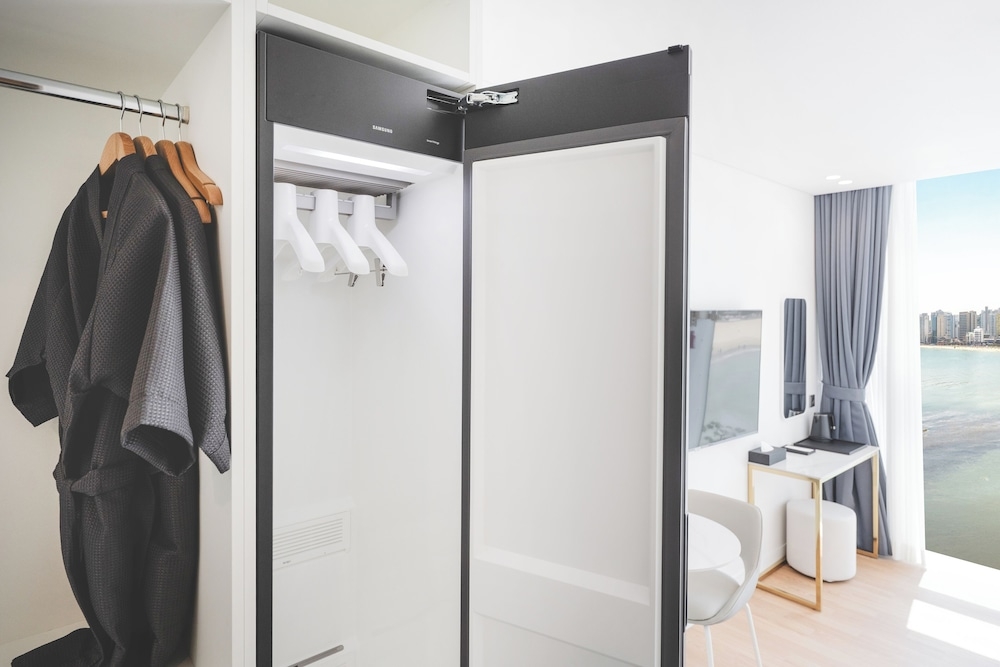 객실 내 식사 공간