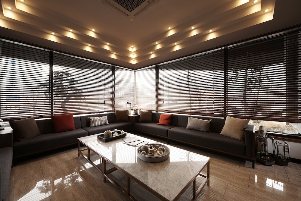 로비 좌석 공간