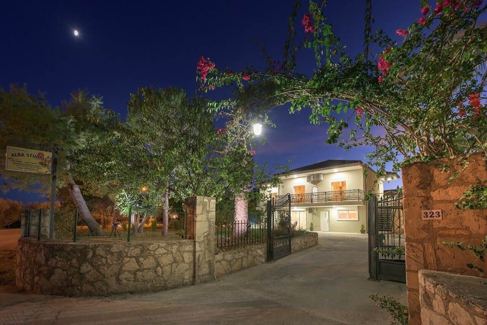 숙박 시설 입구