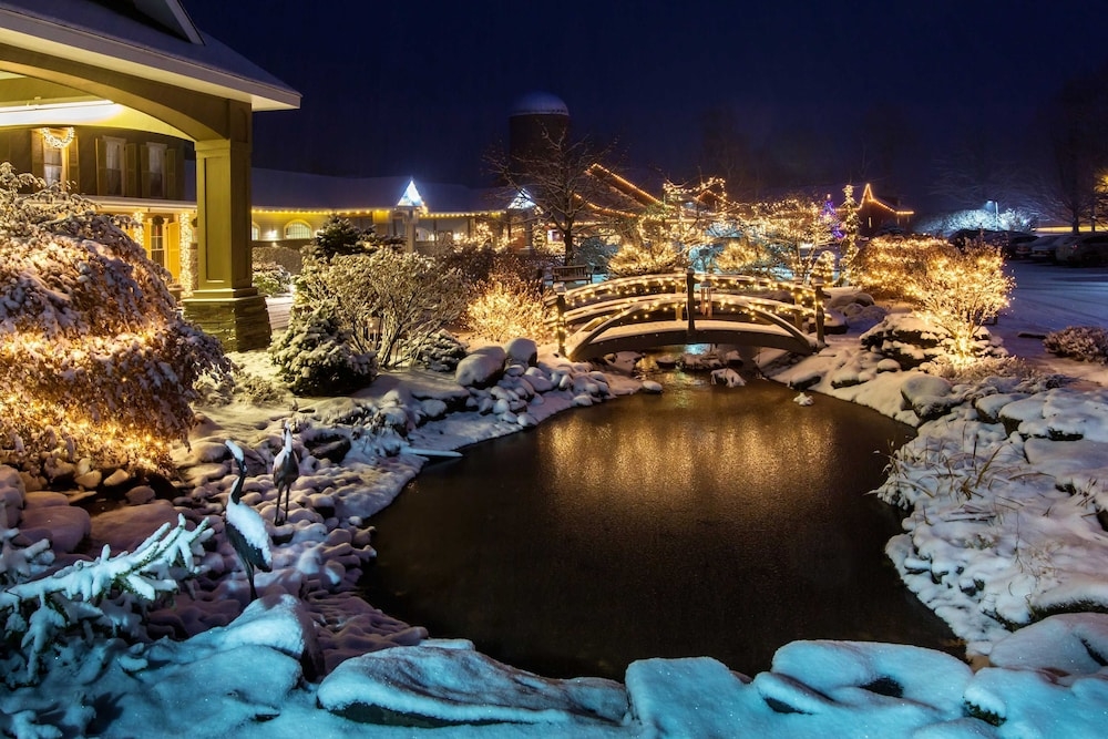 숙박 시설 정면 - 저녁/밤