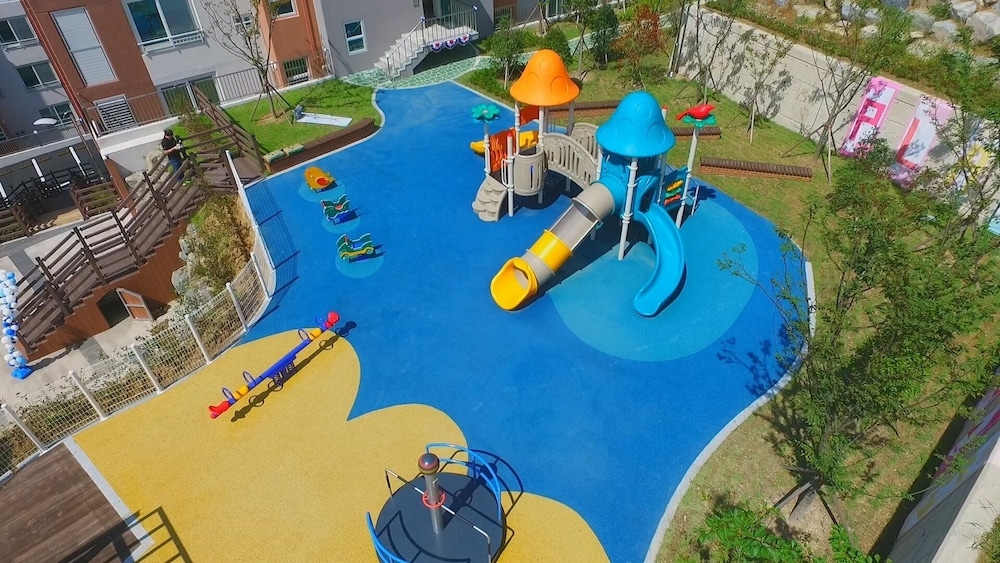 어린이 놀이 공간 - 야외