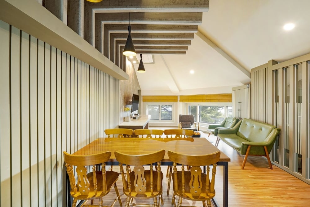 객실 내 식사 공간