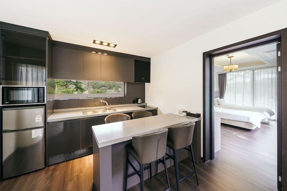 객실 내 식사 공간