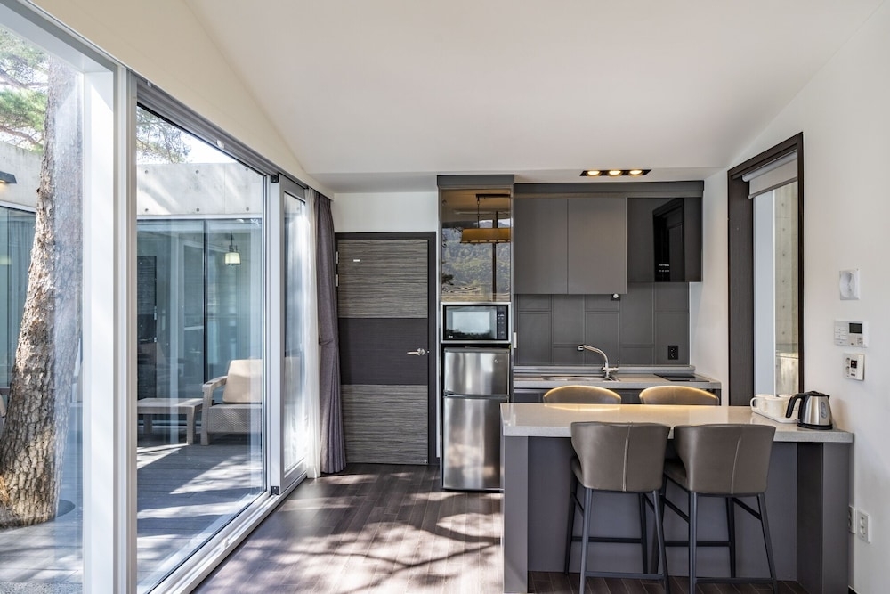 객실 내 식사 공간