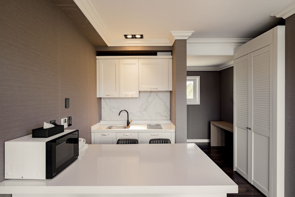 객실 내 식사 공간