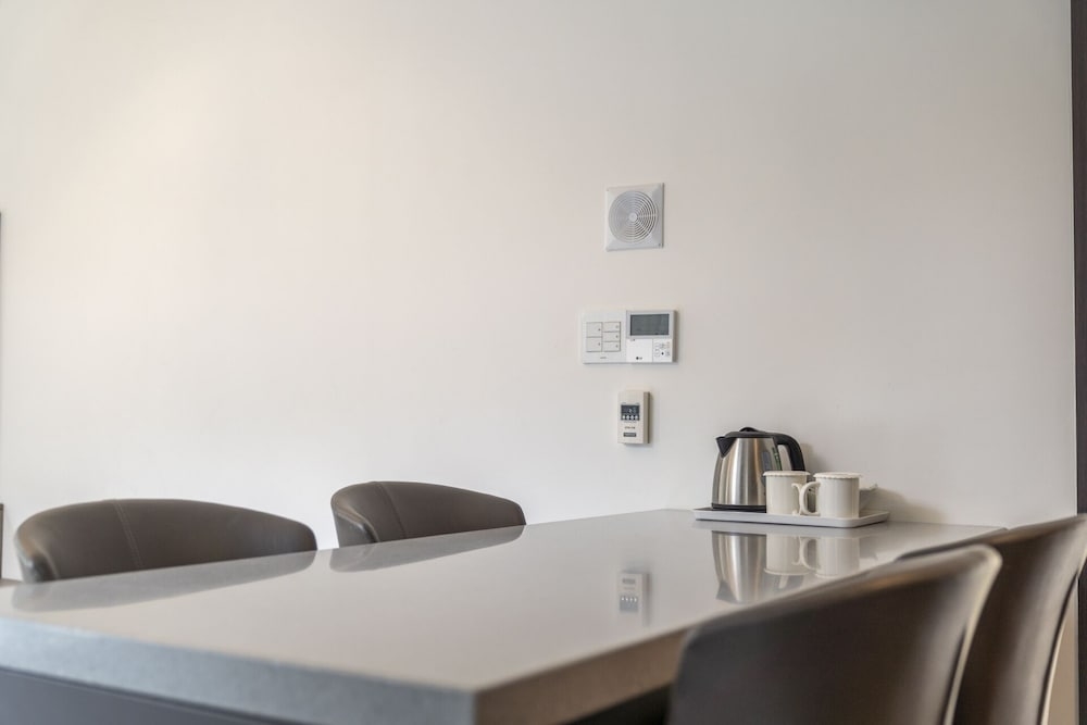 객실 내 식사 공간