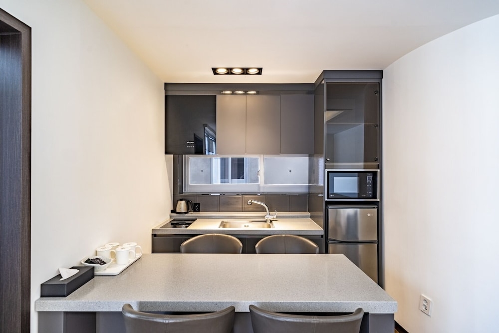 객실 내 식사 공간