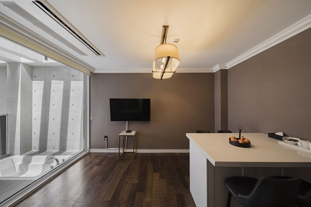 객실 내 식사 공간