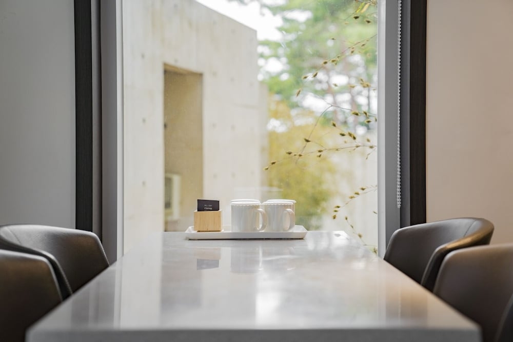 객실 내 식사 공간