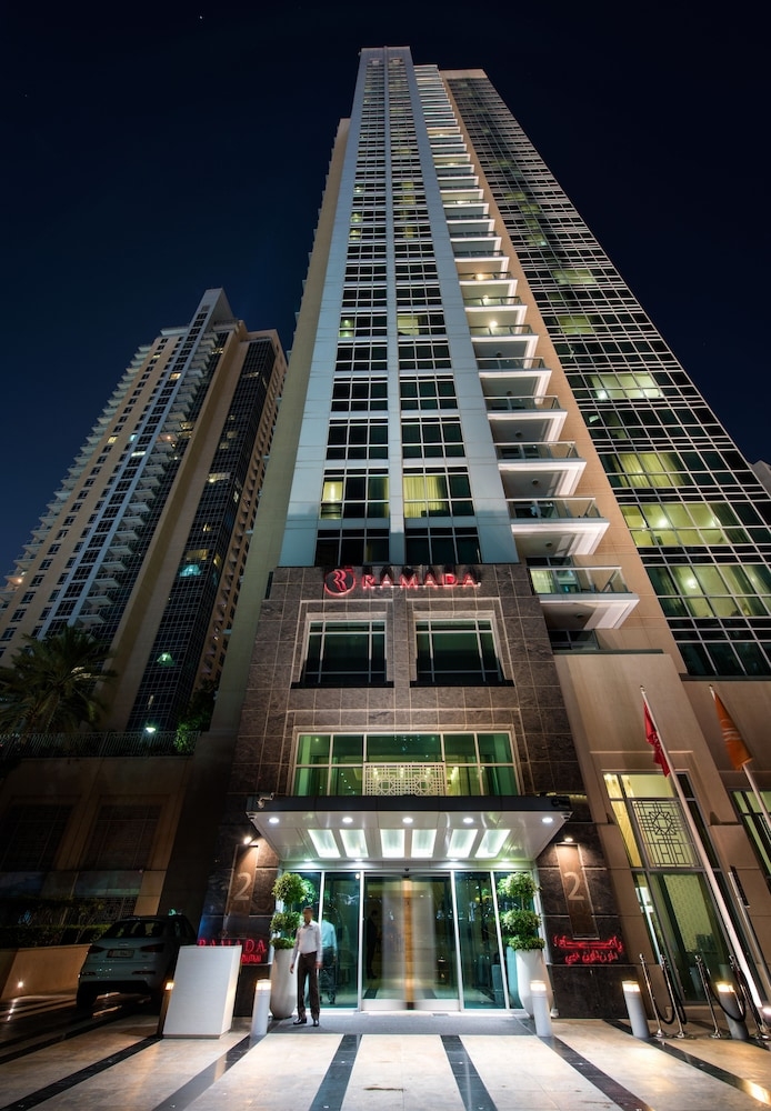 숙박 시설 정면 - 저녁/밤