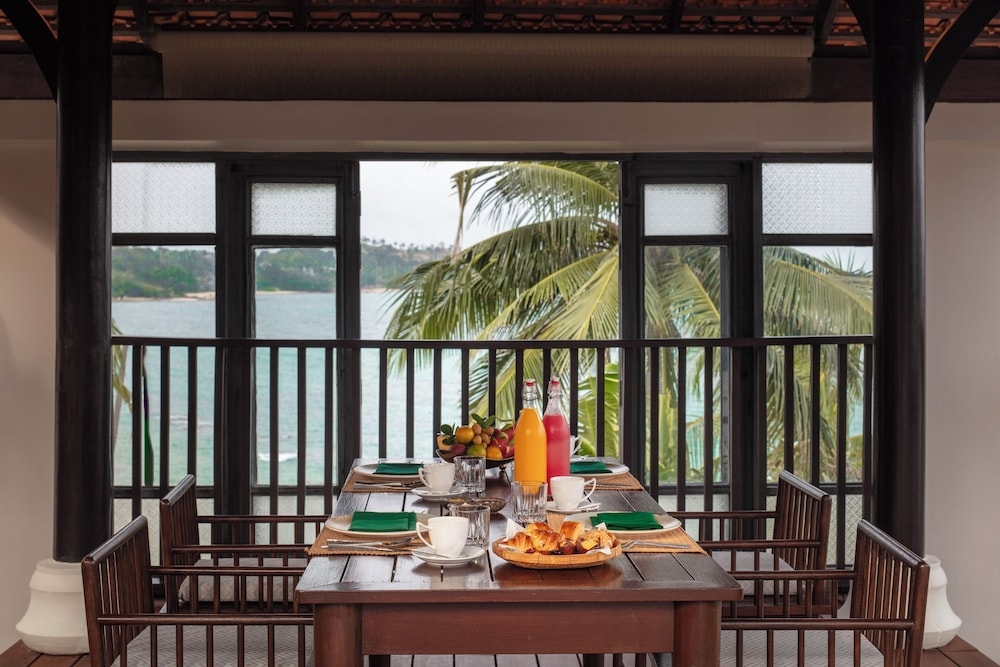 객실 내 식사 공간