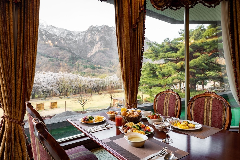 뷔페 아침 식사