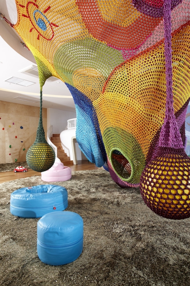 어린이 놀이 공간 - 실내