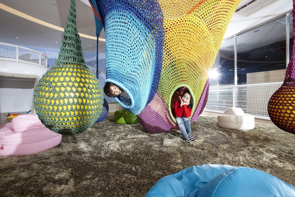 어린이 놀이 공간 - 실내