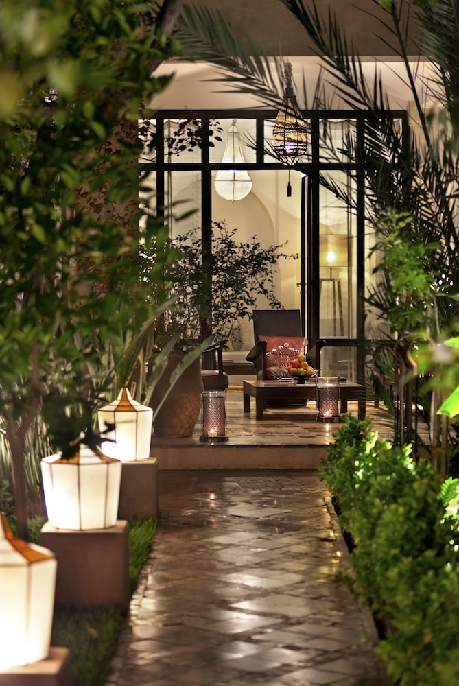 숙박 시설 구내